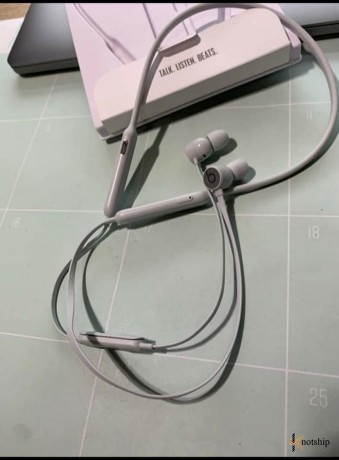 brand-new-beatsx-wireless-headphones-big-2